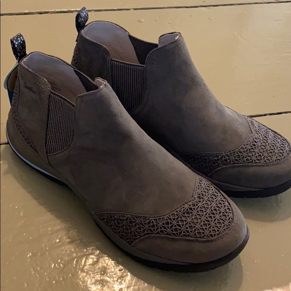 Jambu Moonflower Suede Ankle boot sz 9